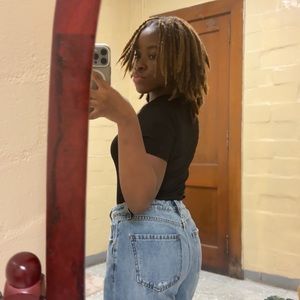 Meet your Posher, Chrissy